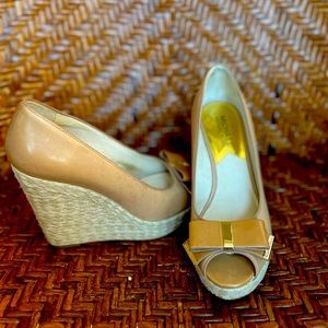 Size 7 Micheal Kors Tan Wedge with Bow at Toe
